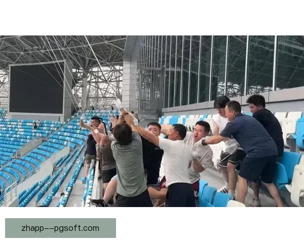 蓉城主场凤凰山观众火爆场均近四万人气持续攀升